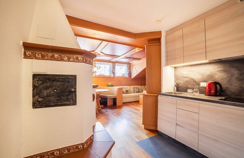 Saltusio Apartment | Holiday Apartment "Alpenhof Lodge Alpin Superior" with Mountain View, Shared Pool & Sauna