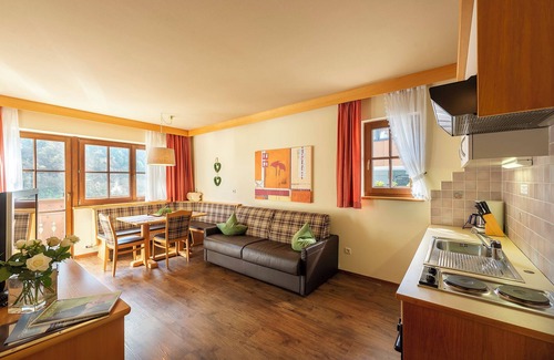 Saltusio Apartment | Holiday Apartment "Alpenhof Lodge Ifinger" with Mountain View, Breakfast, Wellness & Wi-Fi