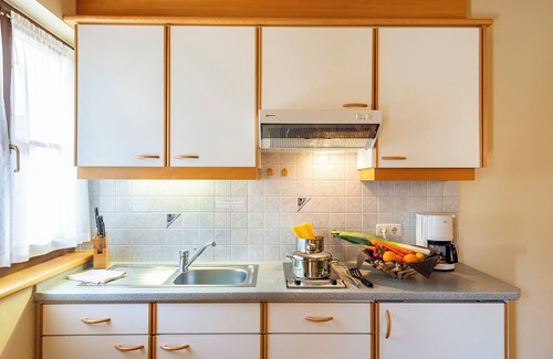 Saltusio Apartment | Holiday Apartment "Alpenhof Lodge Hirzer" with Mountain View, Shared Pool & Wi-Fi