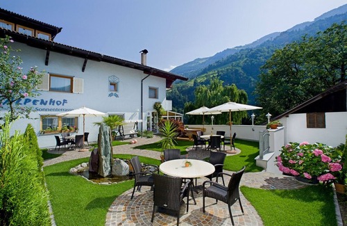 Saltusio Apartment | Holiday Apartment "Alpenhof Lodge Hirzer" with Mountain View, Shared Pool & Wi-Fi