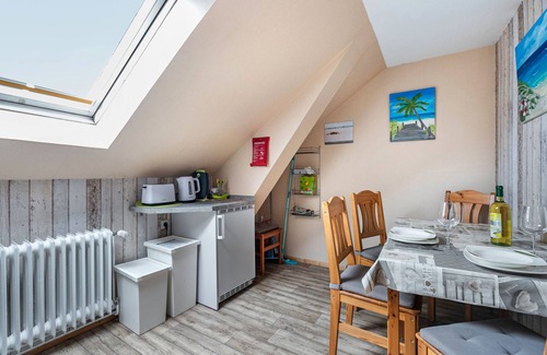 Hennstedt Apartment | Holiday Apartment 'Am Töschenbach' with Balcony and Wi-Fi