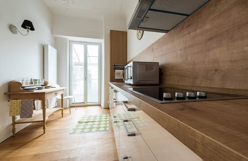 Altstadt Apartment | Holiday Apartment 'Am Puls der größten Stadt am See' with Wi-Fi