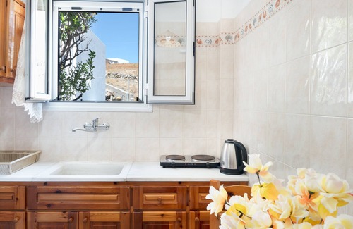 Serifos Apartment | Holiday Apartment "Anesis 1" near Beach with Shared Terrace & Wi-Fi