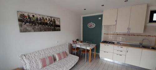 Idro Apartment | Holiday Apartment Anna 63 Idro