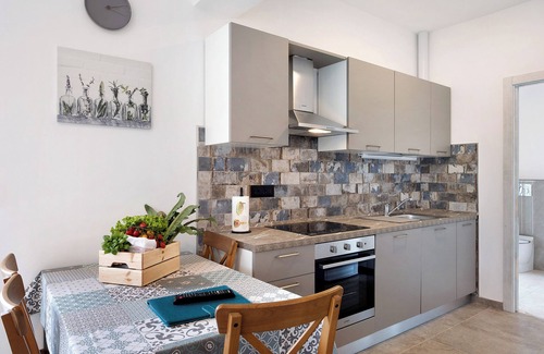 Andora Apartment | Holiday Apartment "Antichi Ricordi - Le Giare" with 2 Balconies, Shared Pool & Wi-Fi