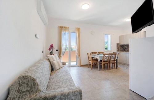 Andora Apartment | Holiday Apartment "Antichi Ricordi - Il Fienile" with Balcony, Shared Pool & Wi-Fi