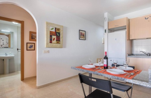 El Medano Apartment | Holiday Apartment "Apartamento en el Medano" near the Beach with Wi-Fi & Shared pool