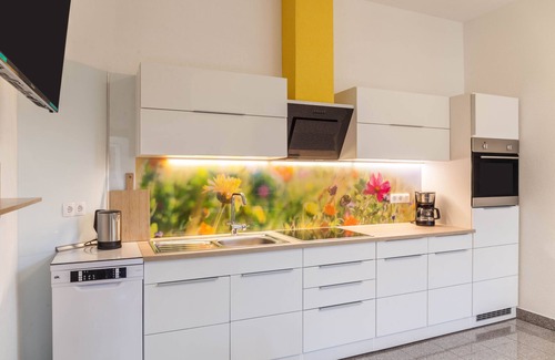 Bruck am Ziller Apartment | Holiday Apartment "Apart Zillertal 70m2" with Mountain View, Terrace & Wi-Fi