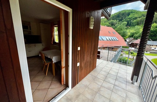 Kirnbach Apartment | Holiday Apartment 'Apfelblüte' with Mountain View, Shared Pool and Wi-Fi
