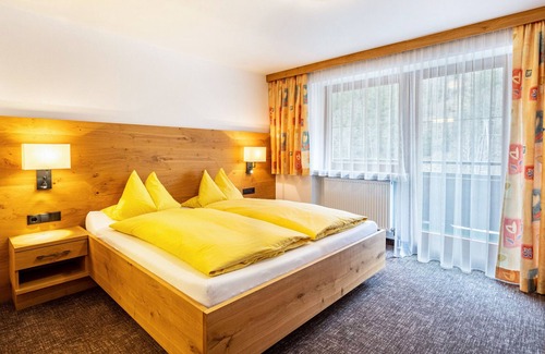 Lanersbach Apartment | Holiday Apartment 'Appartement Alpenrose' with Mountain View, Balcony & Wi-Fi