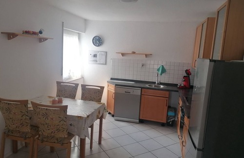 Badenhard Apartment | Holiday Apartment 'Auf Dem Land' with Shared Terrace, Shared Garden and Wi-Fi