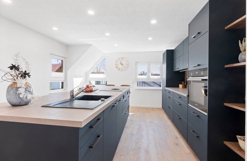 Bergfeld Apartment | Holiday Apartment 'Bergfeld' with Shared Garden, Balcony and Wi-Fi