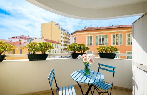 Riquier Apartment | Holiday Apartment "Bilocale A Nizza" with Private Terrace, Balcony & Wi-Fi