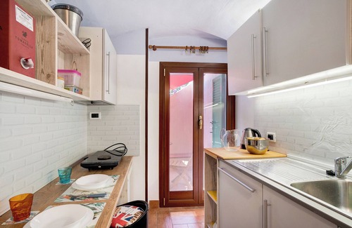 Latte Apartment | Holiday Apartment "Casa Scotland" with Sea View, Private Terrace & Wi-Fi