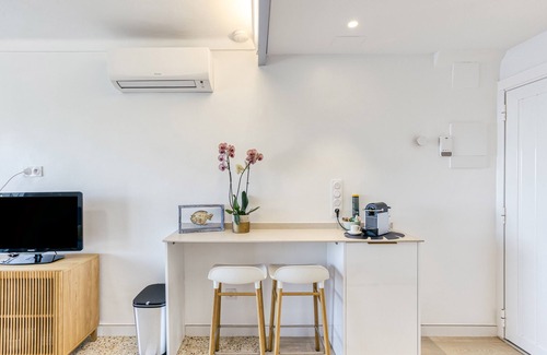 Almadraba-Canyelles Apartment | Holiday Apartment "Can Estrellas" with Sea View, Private Terrace & Wi-Fi