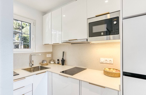 Almadraba-Canyelles Apartment | Holiday Apartment "Can Estrellas" with Sea View, Private Terrace & Wi-Fi