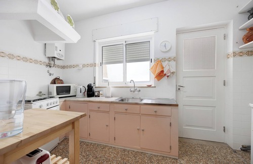 Espiche Apartment | Holiday Apartment "Casa Branca" with Private Terrace & Wi-Fi