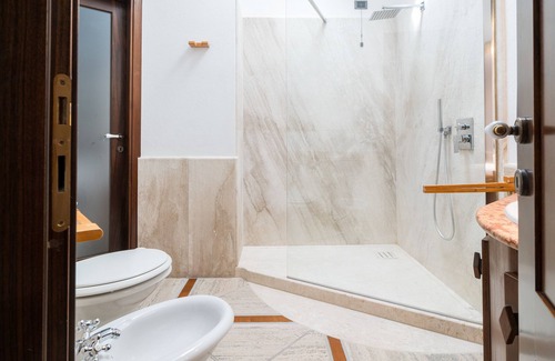 Orani Apartment | Holiday Apartment "Casa Dello Scultore" with Mountain View & 3 Balconies