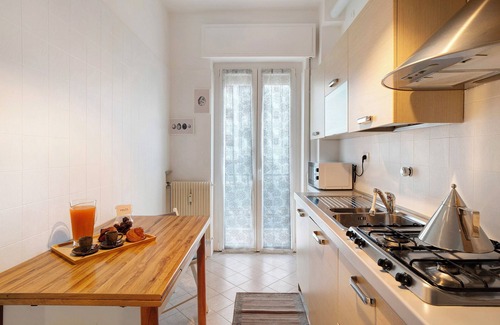 Alassio Apartment | Holiday Apartment "Casa Esterina" with 2 Balconies & Wi-Fi