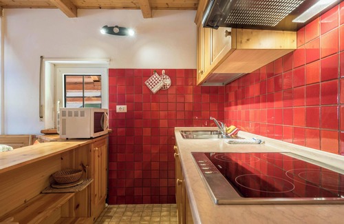 Alba Apartment | Holiday Apartment Casa Lorenz 3 with Mountain View, Wi-Fi, Balcony & Garden