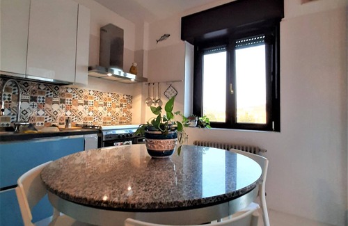 Licola Apartment | Holiday Apartment 'Casa Isabea' with Sea View, 2 Balconies, Garden and Wi-Fi