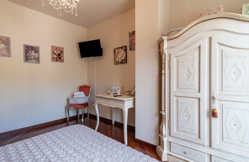 Puliciano Apartment | Holiday Apartment "Casa Le Rose" with Mountain View, Private Terrace & Wi-Fi