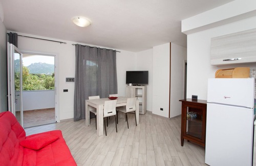Padru Apartment | Holiday Apartment Casa Michela with Mountain View, Garden & Wi-Fi