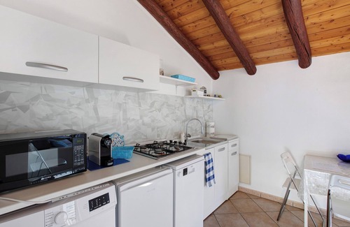 Montan-Angelin-Arensod Apartment | Holiday Apartment "Casa Sabrina - Appartamento Bianco" with Mountain View, Private Terrace & Wi-Fi
