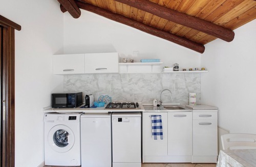 Montan-Angelin-Arensod Apartment | Holiday Apartment "Casa Sabrina - Appartamento Bianco" with Mountain View, Private Terrace & Wi-Fi