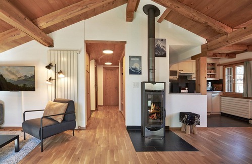 Klosters Dorf Apartment | Holiday Apartment "Dorf" with Mountain View, Balcony & Wi-Fi