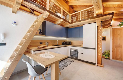 Lillianes Apartment | Holiday Apartment "Cucu - 3" with Mountain View, Shared Terrace & Wi-Fi