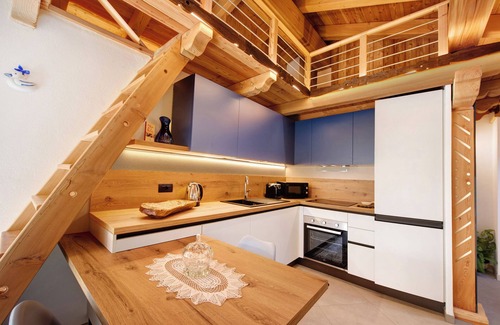 Lillianes Apartment | Holiday Apartment "Cucu - 3" with Mountain View, Shared Terrace & Wi-Fi
