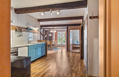 Barlt Apartment | Holiday Apartment 'Das Eulennest' with Shared Terrace and Garden
