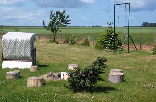 Altenkirchen Apartment | Holiday apartment with large garden and campfire place