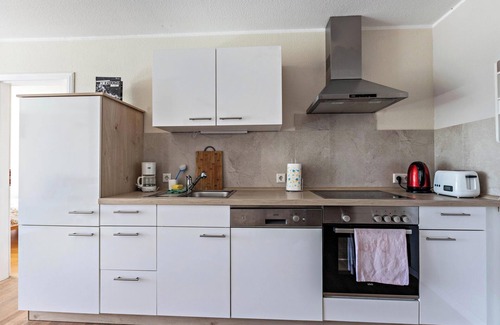 Cecilienkoog Apartment | Holiday Apartment 'Denkerhof Südsonne' with Shared Garden & Wi-Fi