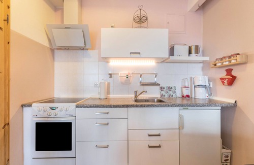 Cecilienkoog Apartment | Holiday Apartment "Denkerhof Rosenquarz" with Shared Garden & Wi-Fi