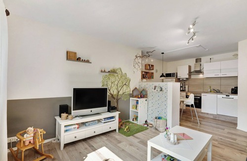 Borstendorf Apartment | Holiday Apartment Arzgebirg with Whirlpool, Private Terrace, Treehouse for Children