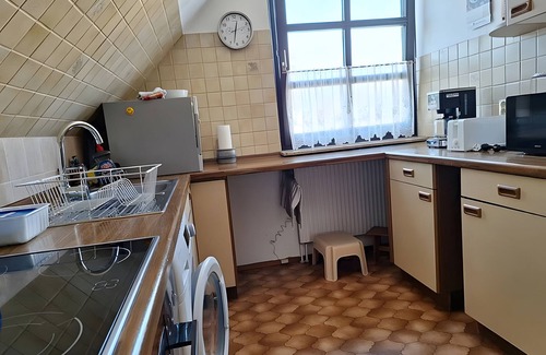 Koenigswinter Apartment | Holiday Apartment Königswinter with Shared Terrace, Balcony and Wi-Fi