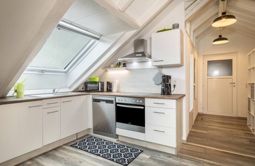 Meckenbeuren Apartment | Holiday Apartment "Straub" with Mountain View, Balcony & Wi-Fi