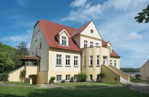 Grubnow Apartment | Holiday Apartment "Gut Grubnow Rügen - 8" with Lake View, Shared Garden & Wi-Fi