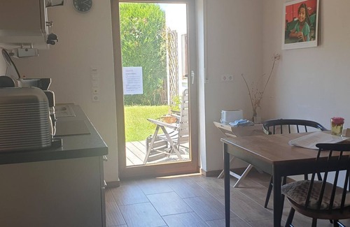 Oberotterbach Apartment | Holiday apartment "An der Weinstraße" - apartment/apartment, shower, toilet, terrace