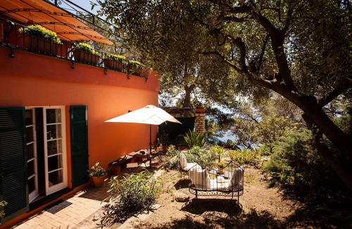 Bonassola Apartment | Holiday Apartment "Dependance Del Paradiso" with Private Garden and Wi-Fi