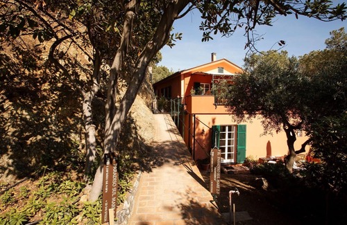 Bonassola Apartment | Holiday Apartment "Dependance Del Paradiso" with Private Garden and Wi-Fi