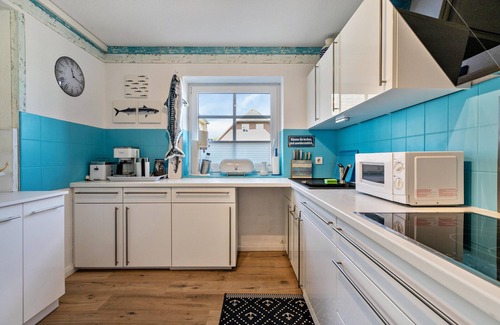 Neudorf Apartment | Holiday Apartment Ebbe with Private Terrace, Shared Garden and Wi-Fi