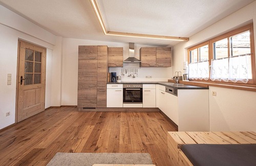 Campo Tures Apartment | Holiday Apartment "Edelweiss" with Mountain View, Private Terrace & Wi-Fi
