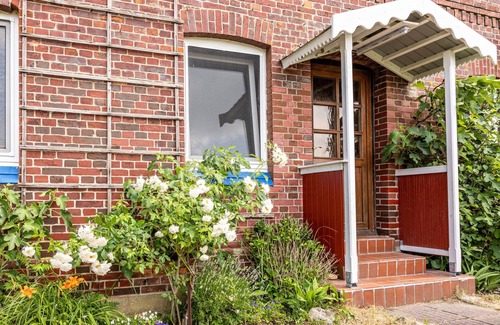 Bleckede Apartment | Holiday Apartment "Elbtalquartier Im Grünen" with Shared Terrace, Shared Garden & Wi-Fi