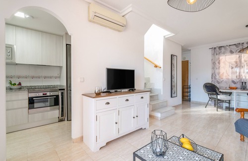 Los Arenales del Sol Apartment | Holiday Apartment with Sea View, Shared Pool & Jacuzzi, Terraces, Garden & Wi-Fi