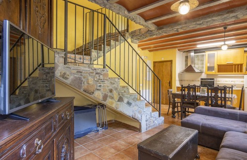 Les Iglesies Apartment | Holiday Apartment "Mossen Batista Faig" with Mountain View, Private Terrace & Wi-Fi