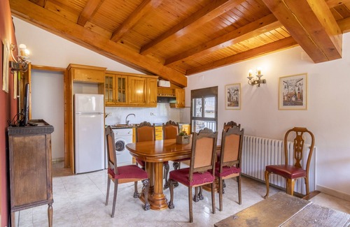 Les Iglesies Apartment | Holiday Apartment "Casa Batlle Ginebro" with Mountain View & Wi-Fi