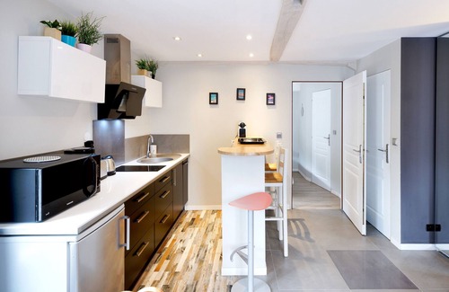 Behobie Apartment | Holiday Apartment "Escapade Au Pays Basque 2 À 4 Pers" with Balcony, Shared Garden & Wi-Fi